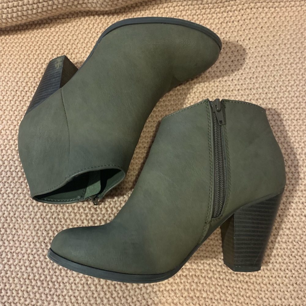 Green booties - Picture 2 of 2